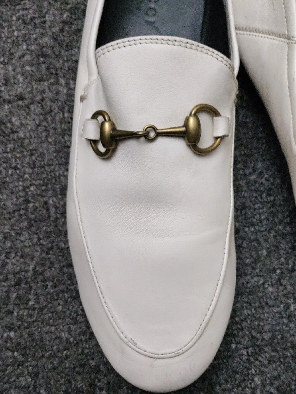 Gucci White Leather Horsebit Slip-On Loafers